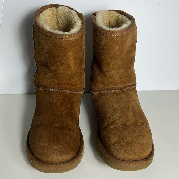 UGG Classic Short Boots Brown Suede Women's 5 - Picture 2 of 8